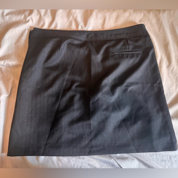 Izod Golf Skort - Picture 7 of 8